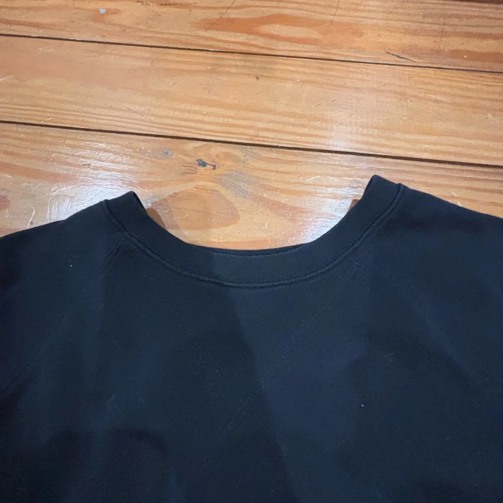 (346) BLACK GAP CREWNECK - Picture 3 of 8